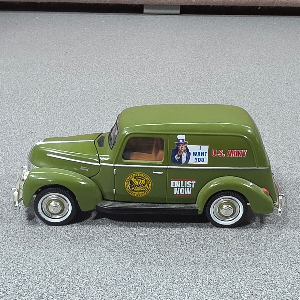 Golden Wheel 1940 Ford Sedan Delivery US Army Uncle Sam Green Excellent 1/32